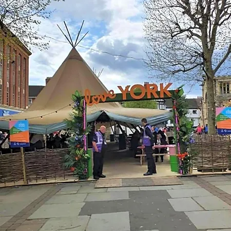 Vikings Centre Exclusive Offers With Private Parking & Terrace Hotel