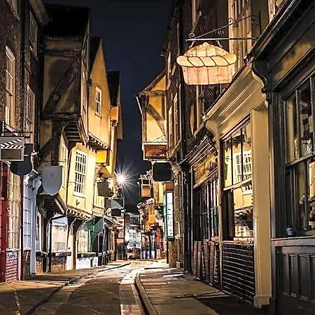 Vikings Centre Exclusive Offers With Private Parking & Terrace Hotel